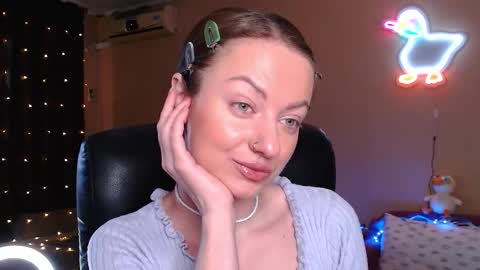 sophieleroux online show from March 15, 12:30 pm