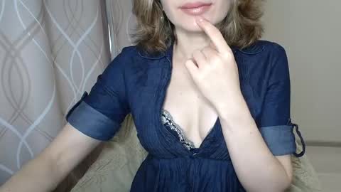 Snapshot of sophiemisss chatting on October 13, 10:17 am Sophiemisss online show from October 13, 10:17 am