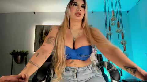 Snapshot of sophiepalmerx chatting on October 13, 12:07 pm Sophie Palmer online show from October 13, 12:07 pm