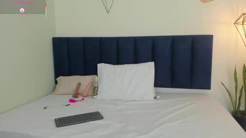 sophieturner_mg online show from December 20, 7:43 pm