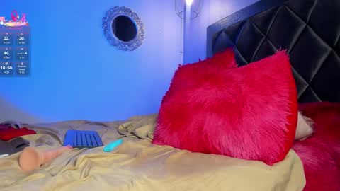 Snapshot of sophiia_gomezz_ chatting on October 19, 6:18 am sophi online show from October 19, 6:18 am