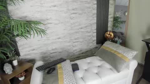 Sophy  online show from March 29, 10:00 pm