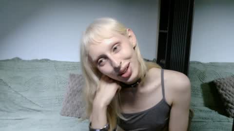 sora999999999 online show from May 10, 9:54 pm