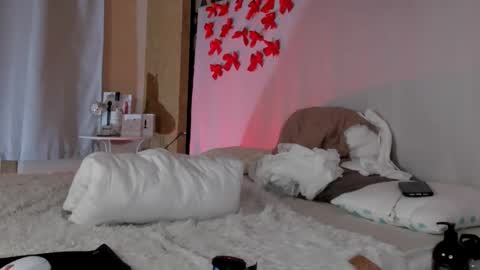 Mysta Reeves  online show from February 24, 2:51 am