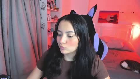 Snapshot of soy___lili chatting on October 2, 12:42 am Lili online show from October 2, 12:42 am