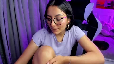 Snapshot of soy___lili chatting on February 14, 1:45 am Lili online show from February 14, 1:45 am