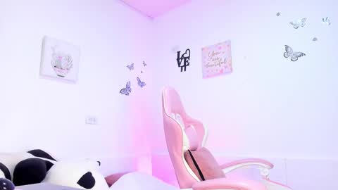 Snapshot of soy_alice chatting on October 18, 12:04 am Alicia PVT OPEN online show from October 18, 12:04 am