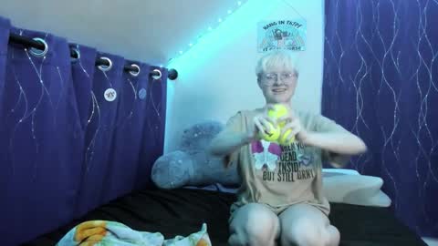 Atticus Pendragon online show from December 1, 9:24 pm