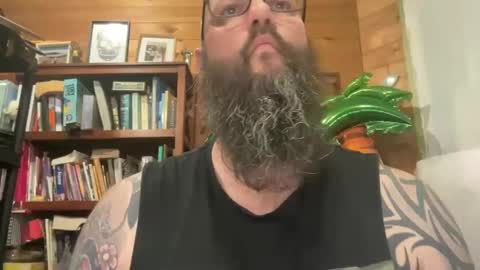 Snapshot of spenderal chatting on December 31, 3:01 am Beard Guy online show from December 31, 3:01 am
