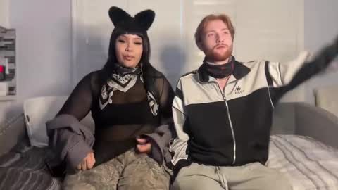 Snapshot of spicey_twins_tv chatting on October 25, 1:06 am spicey_twins_tv online show from October 25, 1:06 am