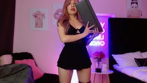 scarlett online show from November 30, 1:40 pm