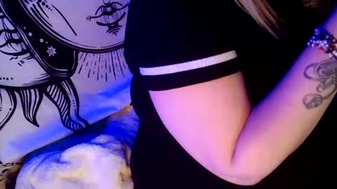 Vanessa Spade online show from November 16, 1:35 pm