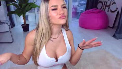 Anna online show from January 8, 11:27 am