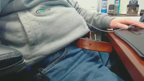 make me cum c2c talk to me online show from February 9, 9:28 pm