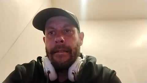 squirrelshoe99 online show from March 9, 9:41 pm