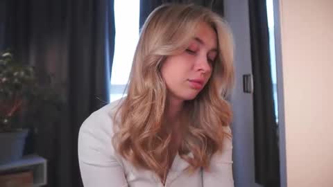 Snapshot of sssecretgirlfriend chatting on October 21, 6:07 am Kate online show from October 21, 6:07 am