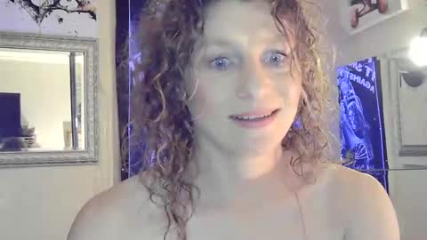 Snapshot of sstacey1 chatting on February 9, 6:33 am SStacey1 online show from February 9, 6:33 am