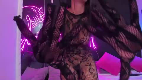 staarlightt online show from July 16, 10:55 pm