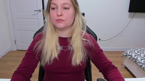 Snapshot of stacy_miraclee chatting on January 5, 3:34 pm Stacy online show from January 5, 3:34 pm