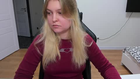 Snapshot of stacy_miraclee chatting on December 12, 4:10 pm Stacy online show from December 12, 4:10 pm