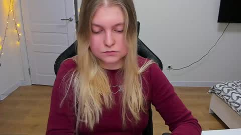 Snapshot of stacy_miraclee chatting on December 14, 3:25 pm Stacy online show from December 14, 3:25 pm