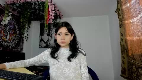 starmoonly online show from February 25, 5:51 pm