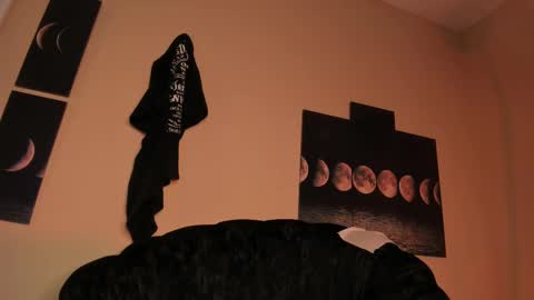      online show from March 4, 8:02 am