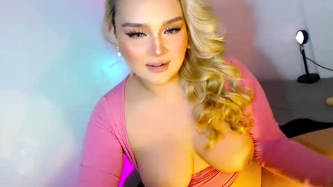 Snapshot of stassy_baby101 chatting on December 6, 7:48 am Stassy online show from December 6, 7:48 am