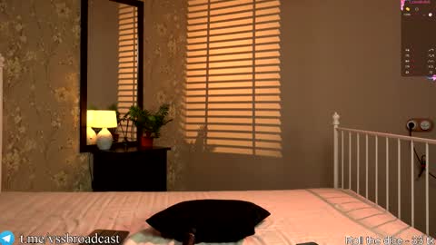 Snapshot of stayin_alive_ chatting on October 15, 8:48 am Angela - our tg channel online show from October 15, 8:48 am