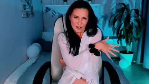 Snapshot of steaflers_mom chatting on September 26, 3:20 pm Avanessa May Follow mommy online show from September 26, 3:20 pm