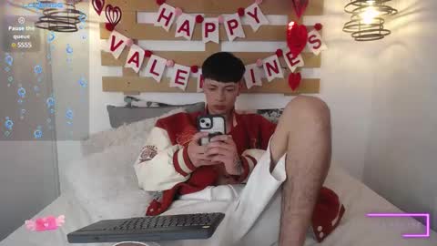 Snapshot of steev_novoa chatting on February 11, 5:18 pm Steev online show from February 11, 5:18 pm