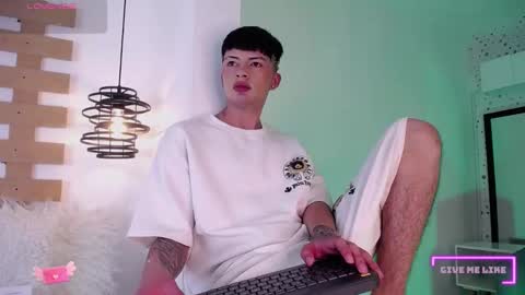 Snapshot of steev_novoa chatting on March 11, 9:34 am Steev online show from March 11, 9:34 am
