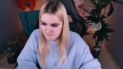 stef_nicks online show from September 25, 5:47 am