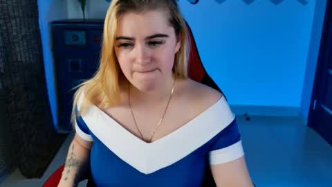 stef_nicks online show from October 24, 9:43 am