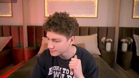 Esrefan online show from February 18, 7:35 pm