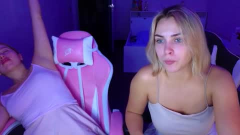 Snapshot of stefany_and_bettany chatting on October 10, 4:24 pm Stefany and Bettany online show from October 10, 4:24 pm