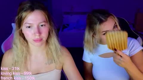 Snapshot of stefany_and_bettany chatting on September 28, 4:05 pm Stefany and Bettany online show from September 28, 4:05 pm