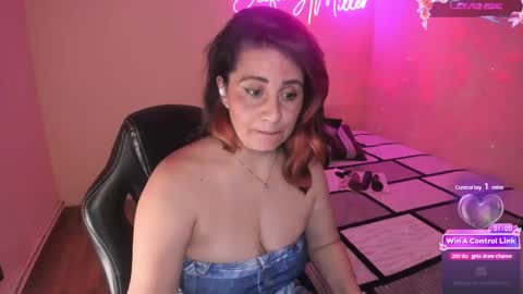 Snapshot of stefanyhotmilf chatting on February 14, 5:03 pm stefany online show from February 14, 5:03 pm