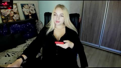 Snapshot of stella__cox chatting on October 6, 6:09 am Stella Cox online show from October 6, 6:09 am