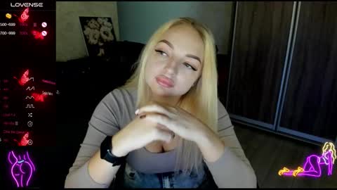 Snapshot of stella__cox chatting on September 20, 6:27 am Stella Cox online show from September 20, 6:27 am