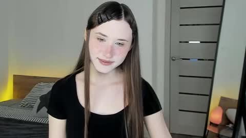 stella_sunny online show from May 12, 11:36 pm