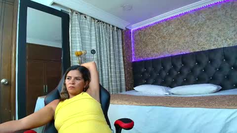 Snapshot of stella_xue chatting on October 6, 11:00 pm Estella online show from October 6, 11:00 pm