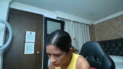 Snapshot of stella_xue chatting on October 18, 10:36 pm Estella online show from October 18, 10:36 pm