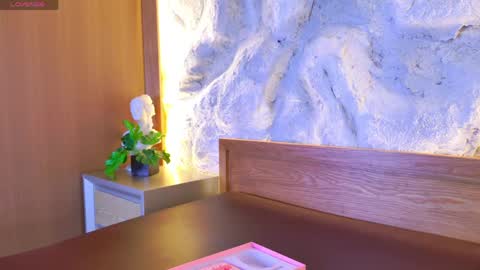 S T E L L A online show from April 20, 4:21 pm