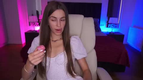 stellahoneywell online show from July 23, 12:36 pm