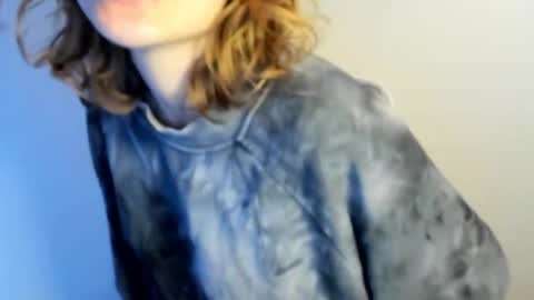 S T E L L A online show from December 17, 8:10 am