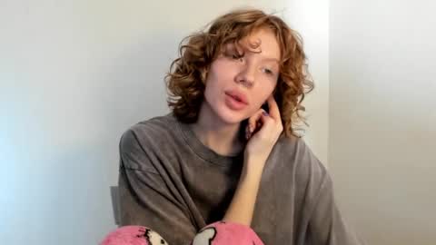 S T E L L A online show from October 24, 8:04 am