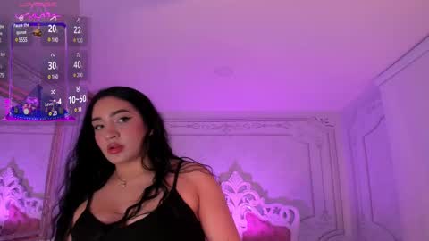 Snapshot of stephania_diamond chatting on February 15, 5:51 am online show from February 15, 5:51 am