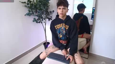Snapshot of stev_austin_ chatting on September 16, 8:01 pm Stev austin online show from September 16, 8:01 pm