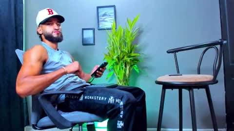 Snapshot of stev_velez chatting on October 10, 7:19 pm Steve online show from October 10, 7:19 pm